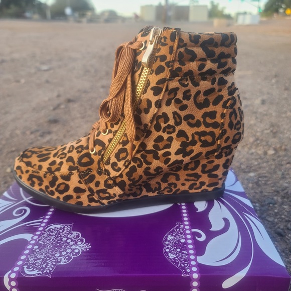 Leopard print wedge booties - Picture 4 of 5